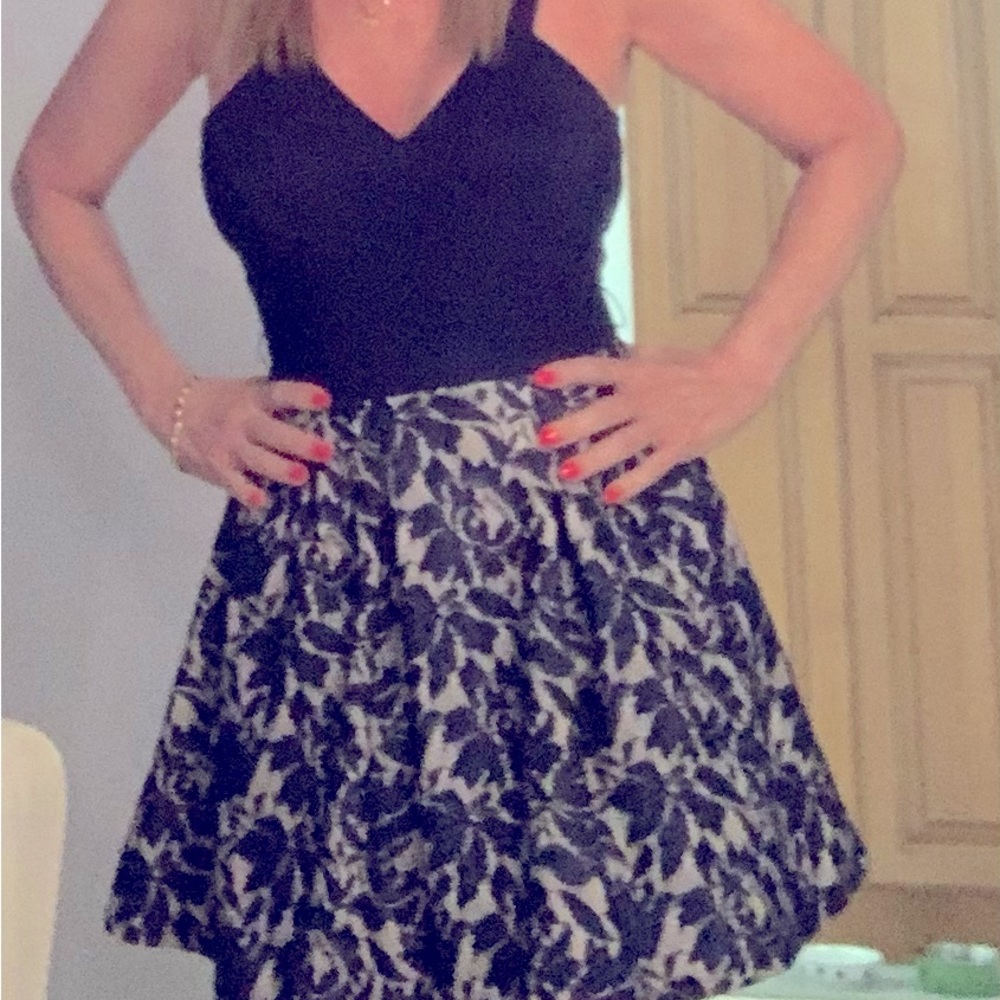 Navy Cocktail dress with V-neck and Cut-out Back